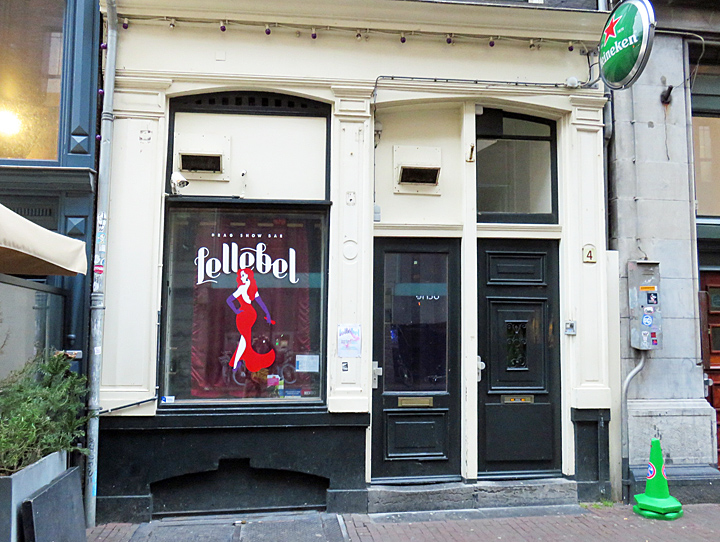 Dragshowbar De Lellebel in Utrechtsestraat